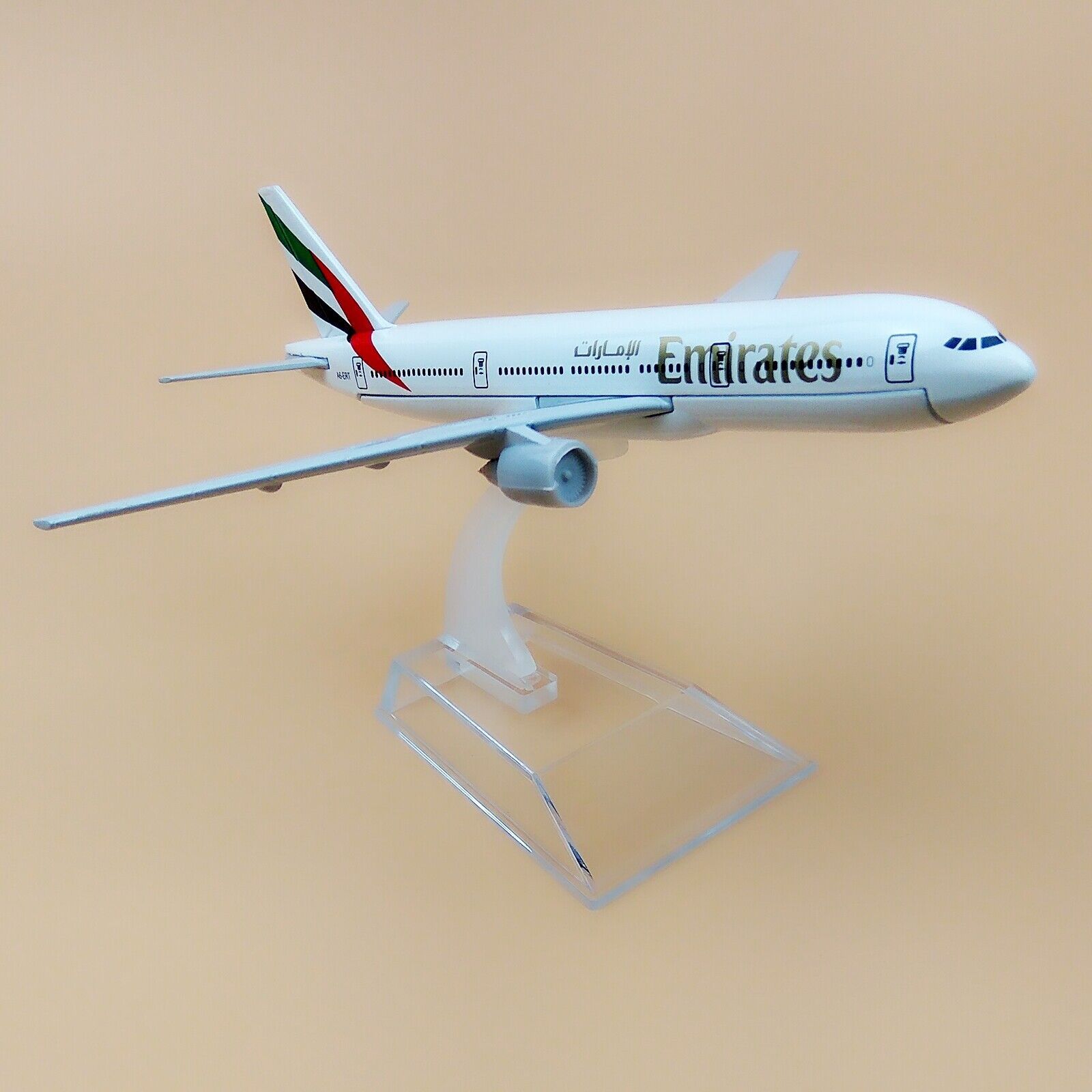  Mô hình máy bay Emirates Boeing B777 16cm MB16060 