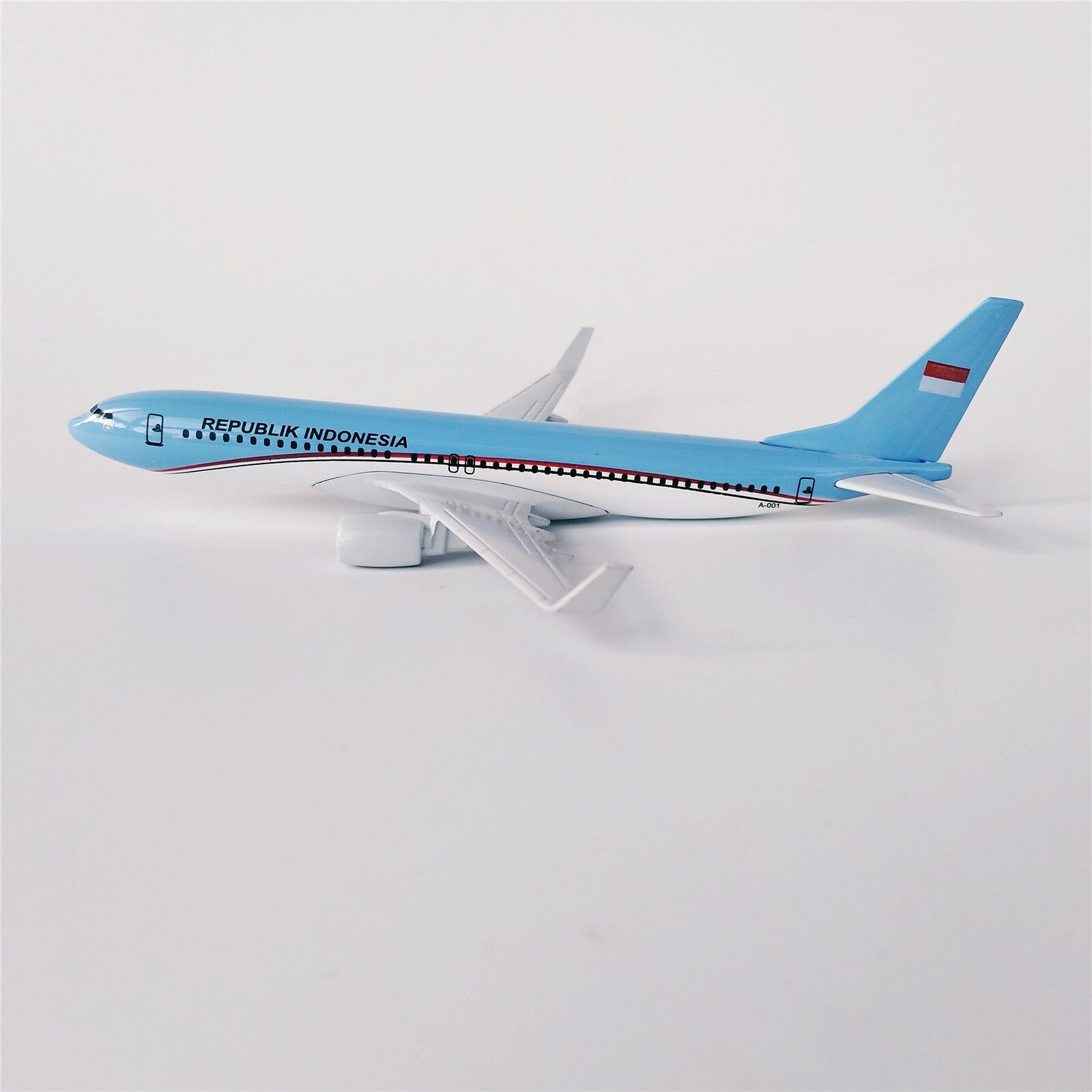  Mô hình máy bay Republik Indonesia Boeing B737 16cm MB16050 