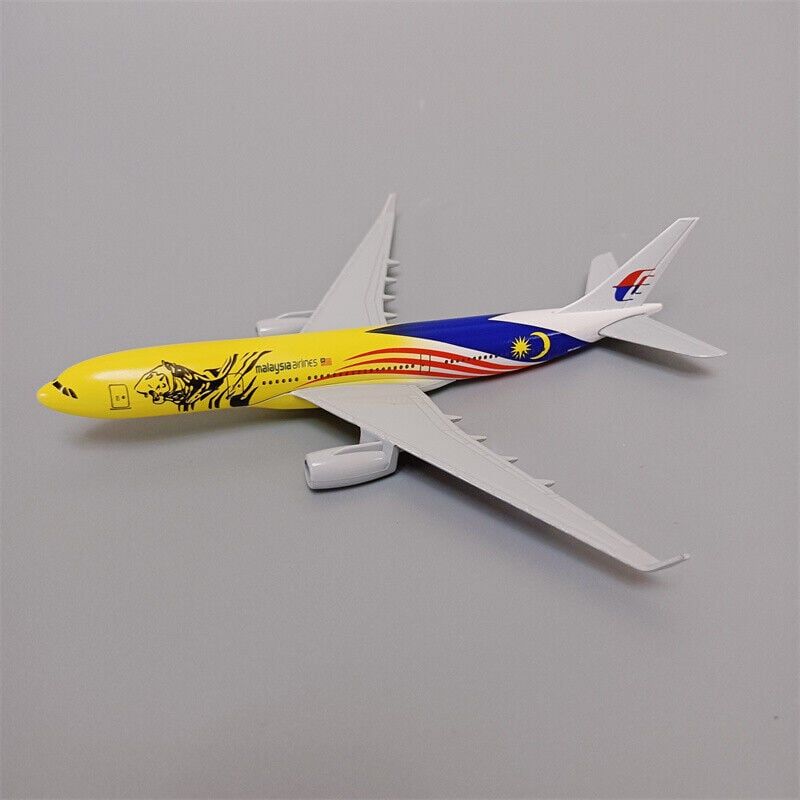  Mô hình máy bay Malaysia Airlines Tiger Airbus A330 kích thước 16cm MB16187 