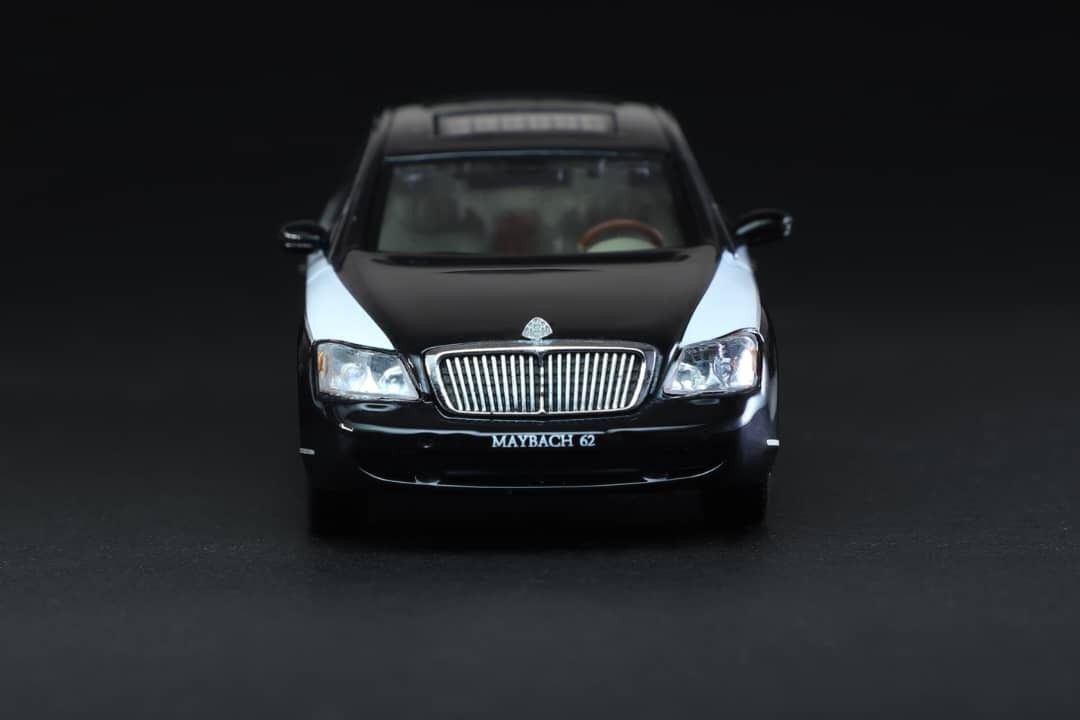  Mô hình xe Mercedes Benz Maybach 62S tỉ lệ 1:64 Stance Hunters OT64198 