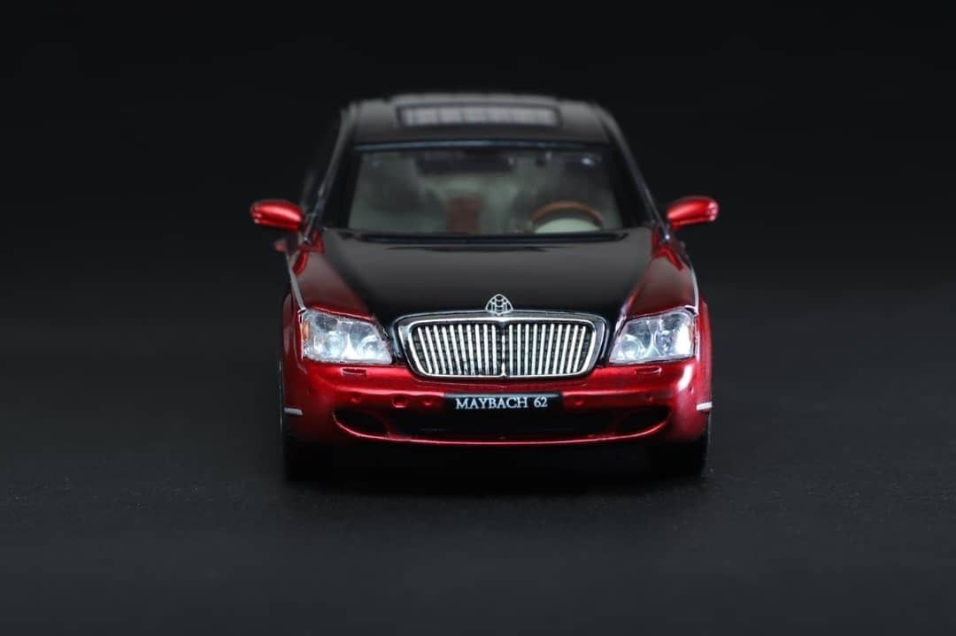 Mô hình xe Mercedes Benz Maybach 62S tỉ lệ 1:64 Stance Hunters OT64198 