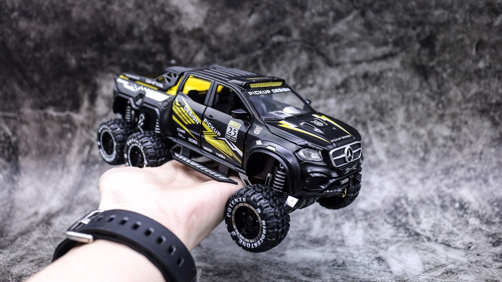  Mô hình xe Mercedes X-Class 6x6 Pickup Offroad 1:28 Chimei Model 7149 