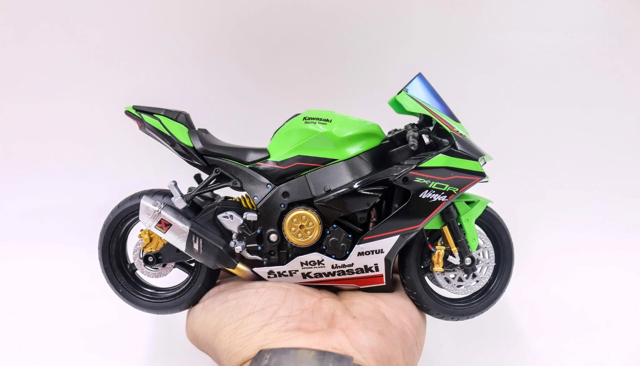  Mô hình xe cao cấp Kawasaki Ninja ZX-10R độ nồi, độ pô 1:12 Autono1 Welly D240B 