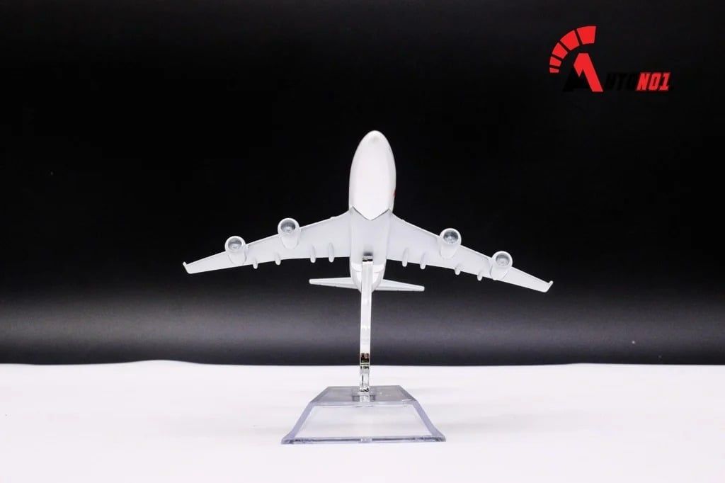 Mô hình máy bay Yokoso Japan Airlines Boeing B747-400 16cm MB16018