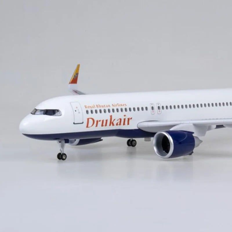  Mô hình máy bay Bhutan Airlines Drukair Airbus A320 Neo 47cm có đèn led tự động theo tiếng vỗ tay hoặc chạm MB47061 