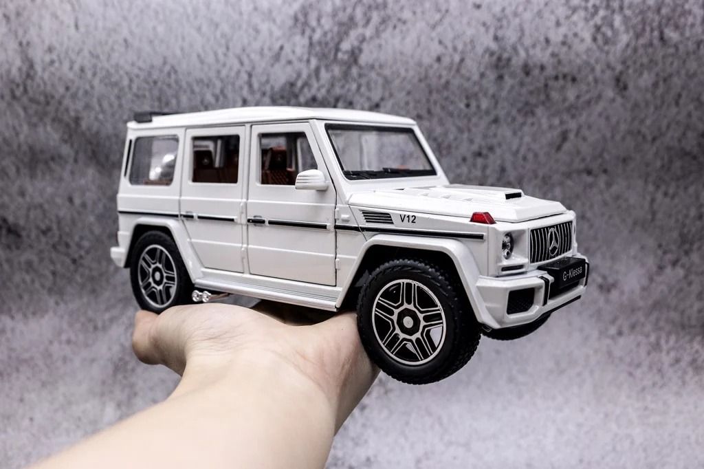  Mô hình xe Mercedes G-Klessa G63 V12 full open 1:24 Chezhi OT402 