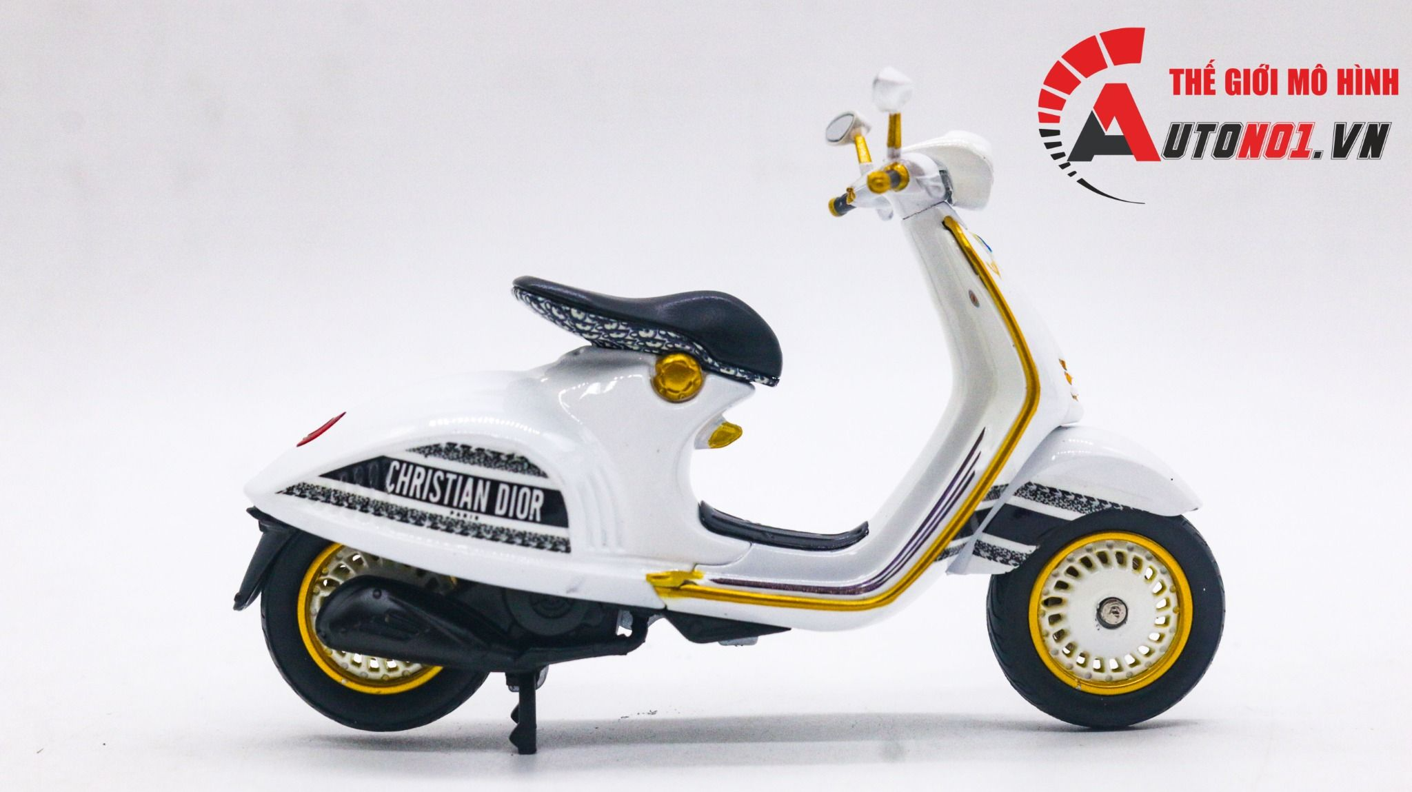  Mô hình xe Vespa 946 Dior tỉ lệ 1:18 Autono1 Welly D228 