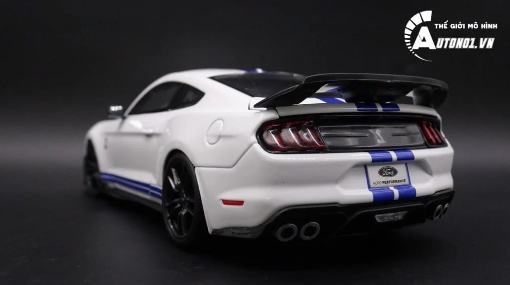 MÔ HÌNH XE FORD MUSTANG SHELBY COBRA GT500 1:18 MAISTO 7030