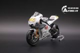  Mô hình xe mô tô GP Yamaha YZR-M1 2009 Fiat có đế tỉ lệ 1:18 Leo models 8172D 