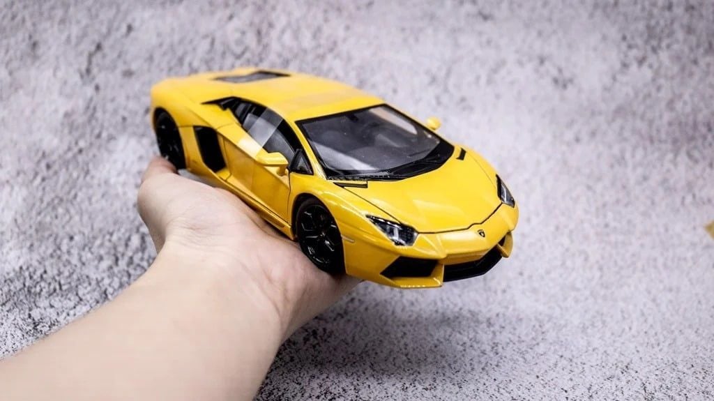 MÔ HÌNH XE LAMBORGHINI AVENTADOR LP700-4 1:24 WELLY 4650