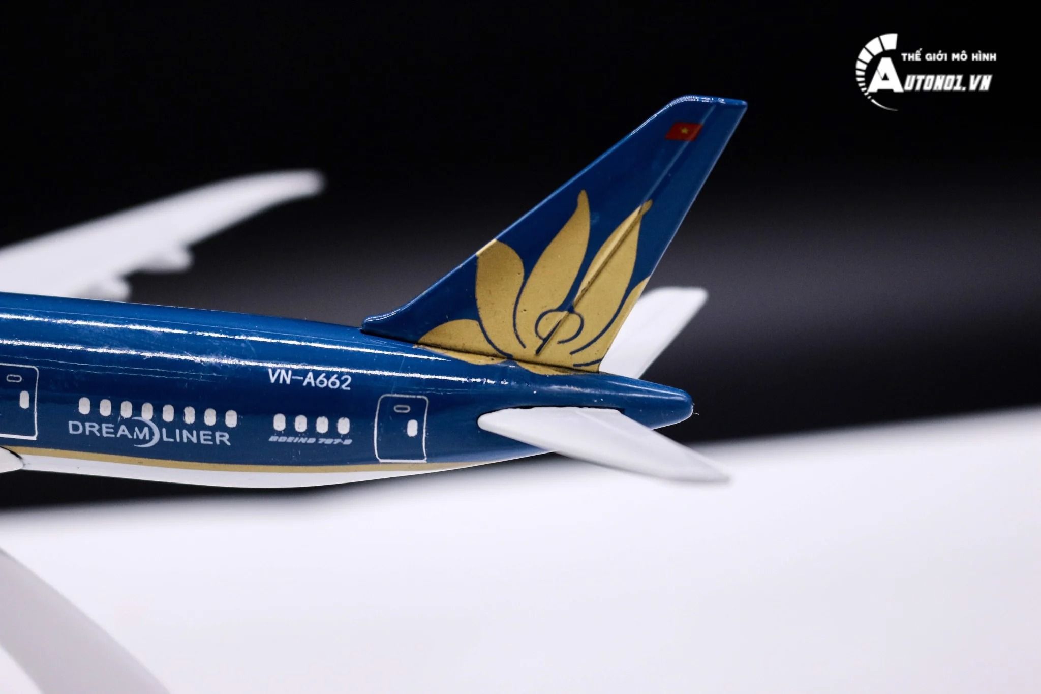  Mô hình máy bay Viet Nam Airlines Boeing B787 Dreamliner 20cm MB20012 