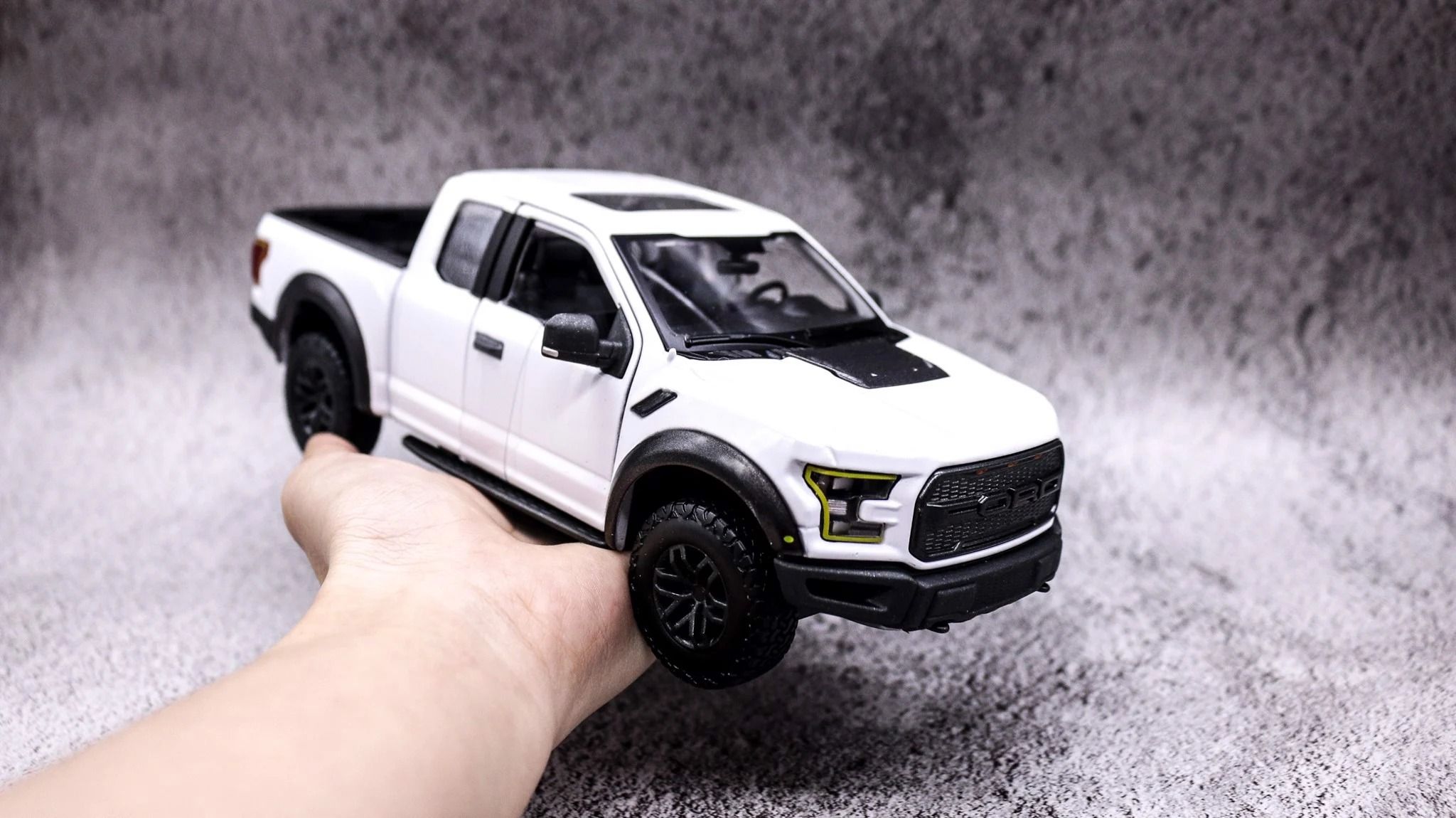  Mô hình xe Ford Raptor F150 2017 mở được 2 cửa có bản quyền chính hãng 1:24 Maisto 3296 