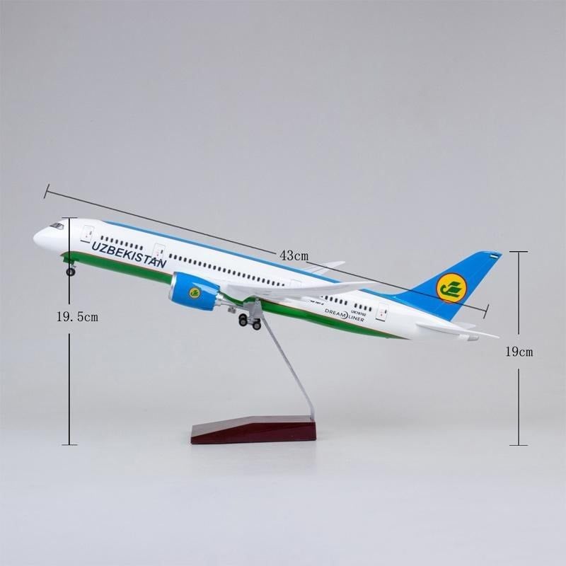  Mô hình máy bay Uzbekistan Boeing B787 tỉ lệ 1:130 47cm có đèn led tự động theo tiếng vỗ tay hoặc chạm MB47048 