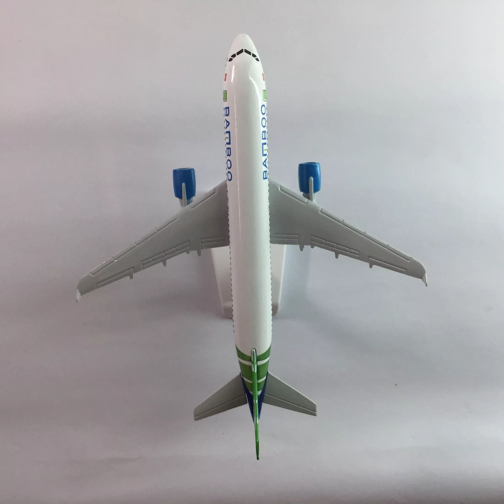  Mô hình máy bay Việt Nam Bamboo Airways Airbus A320 20cm MB20001 