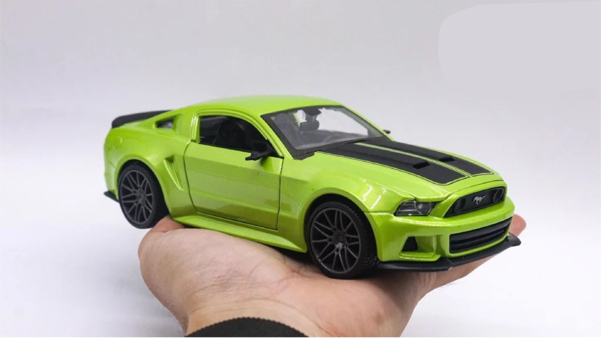  Mô hình xe Ford Mustang New Street Racer Met Green 1:24 Maisto OT24008 