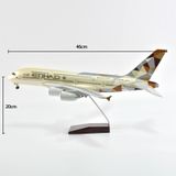  Mô hình máy bay Jason Tutu Etihad Boeing B787 Ả Rập 47cm 1:160 có đèn led tự động theo tiếng vỗ tay hoặc chạm MB47020 