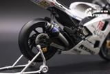  Mô hình xe mô tô GP Yamaha YZR-M1 2009 Fiat có đế tỉ lệ 1:18 Leo models 8172D 