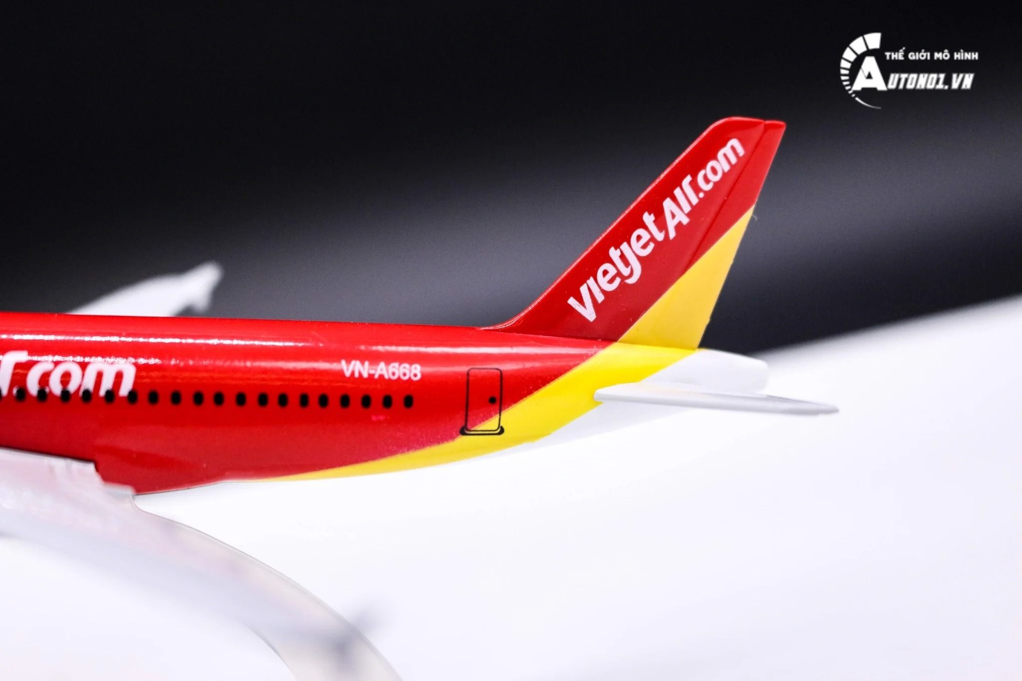  Mô hình máy bay VietJet Air VN-A668 Airbus A320 16cm MB16139 