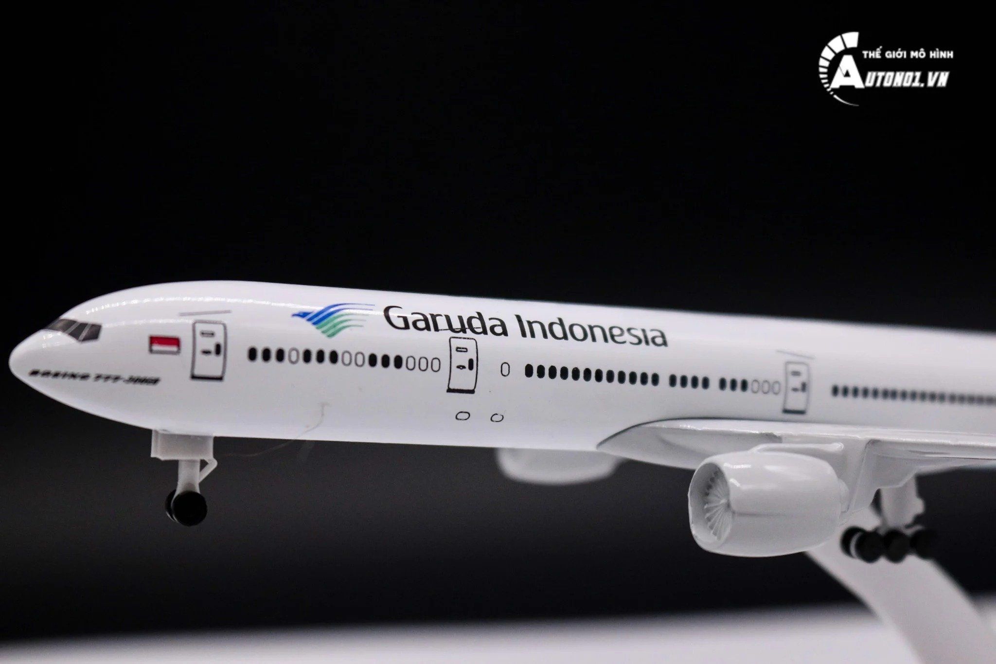  Mô hình máy bay Garuda Indonesia Boeing B777-300ER 20cm MB20031 