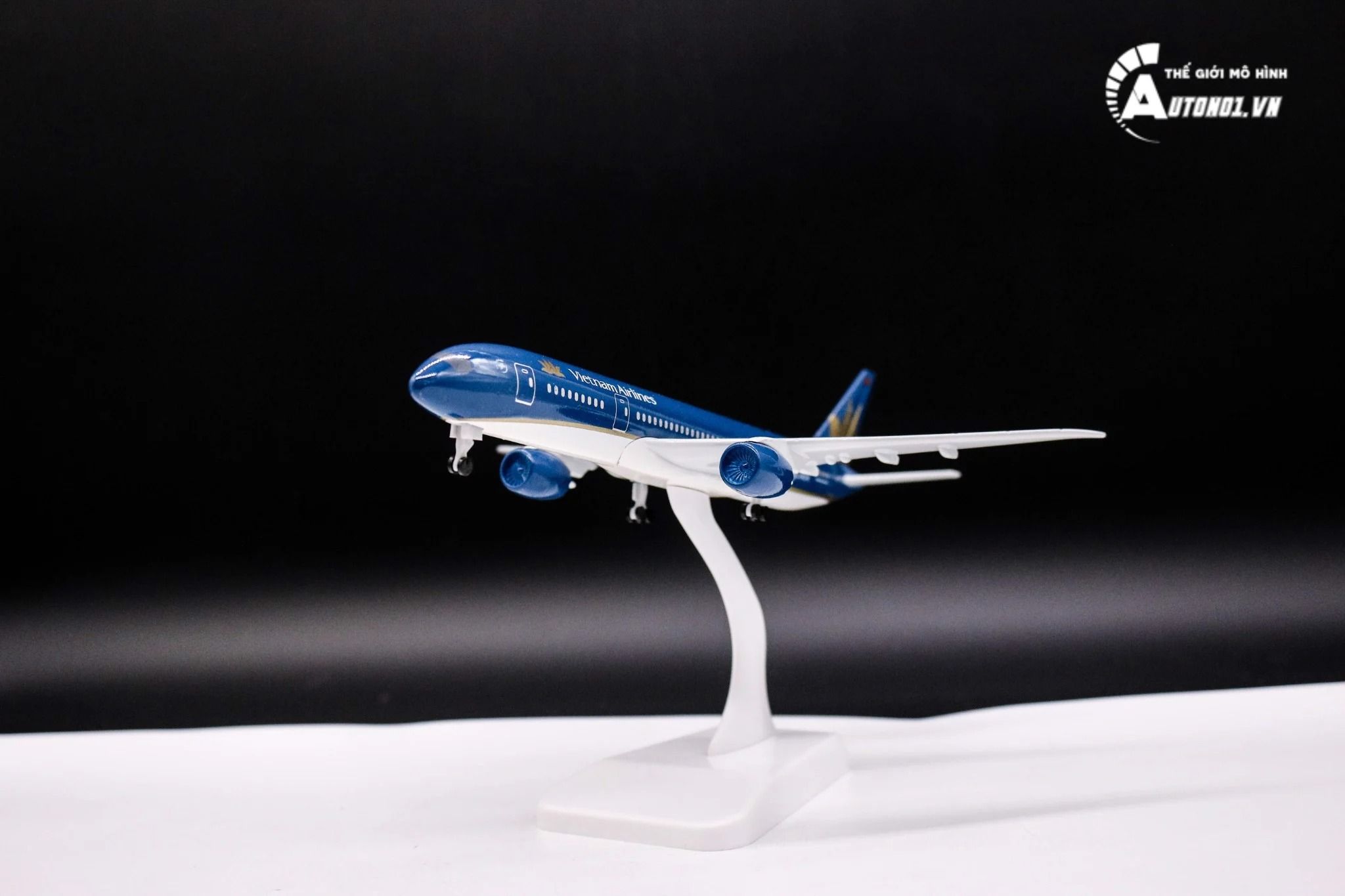  Mô hình máy bay Viet Nam Airlines Boeing B787 Dreamliner 20cm MB20012 