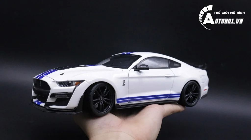  Mô hình xe Ford Mustang Shelby Cobra Gt500 1:18 Maisto 7030 