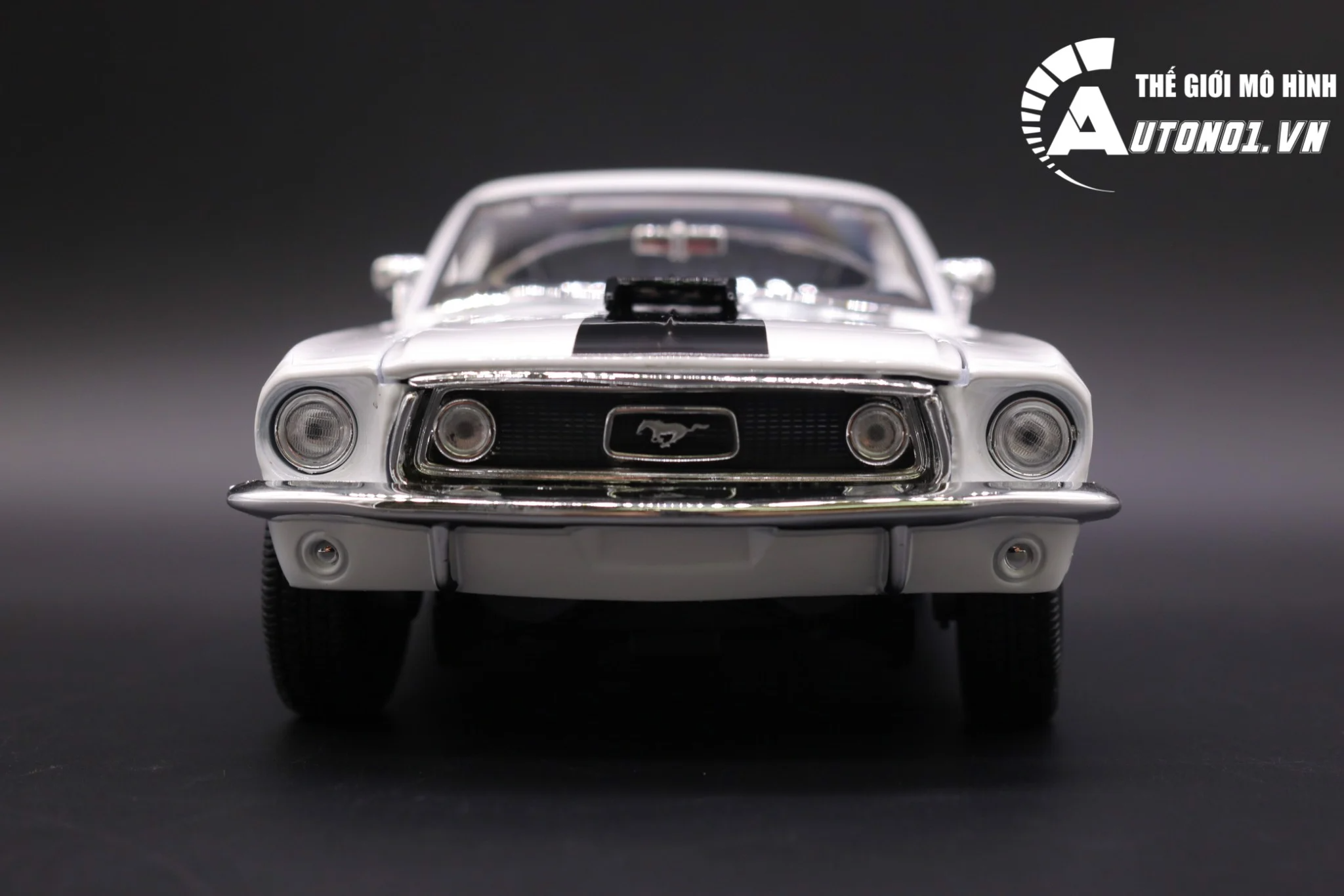  Mô hình xe Ford Mustang Gt Cobra Jet 1968 1:18 Maisto 6655 