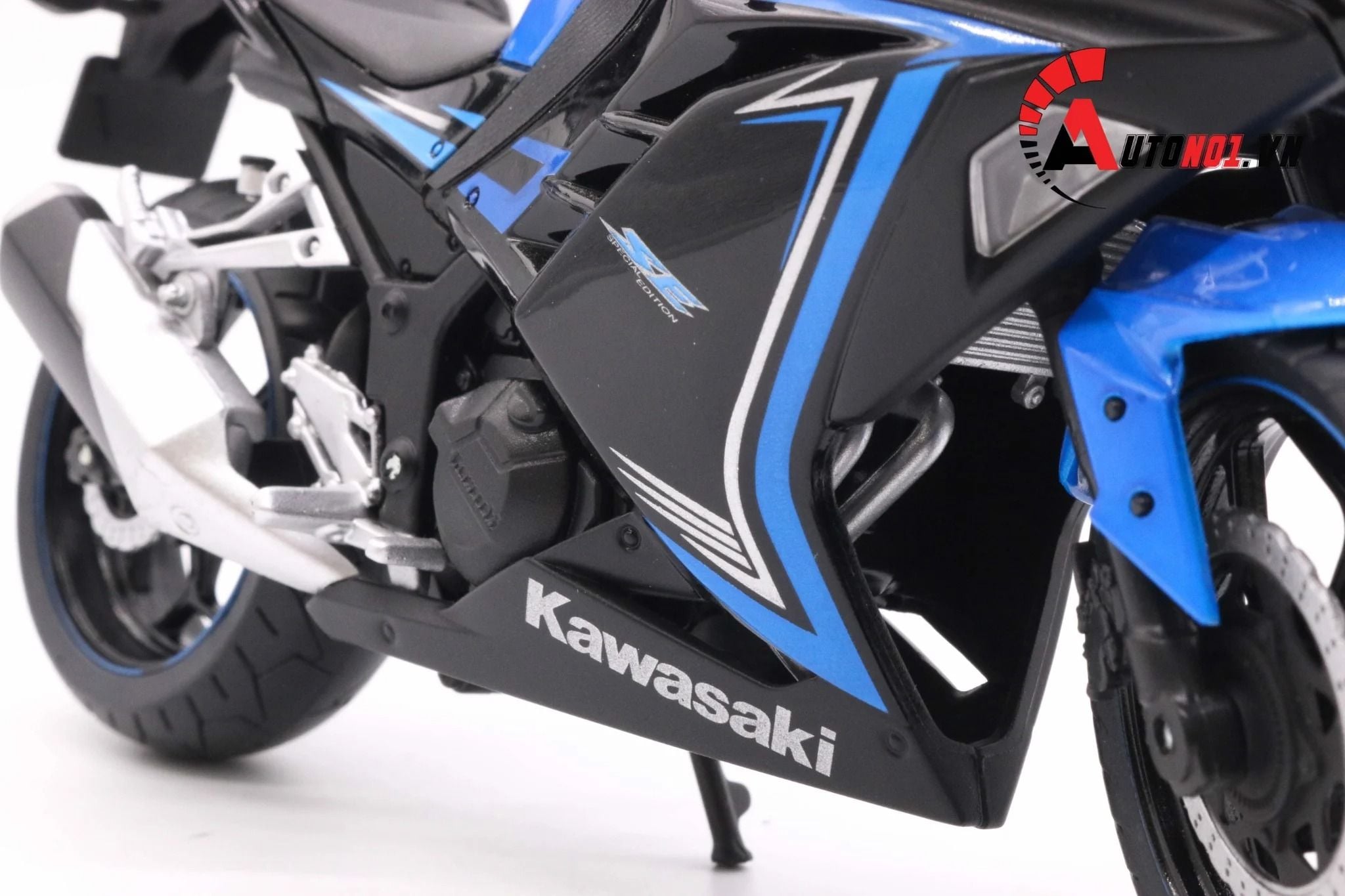  Mô hình xe mô tô Kawasaki Ninja 250 tỉ lệ 1:12 Automax 5796 