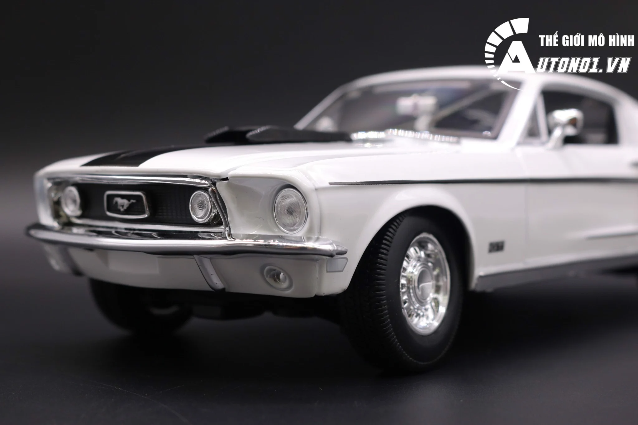  Mô hình xe Ford Mustang Gt Cobra Jet 1968 1:18 Maisto 6655 