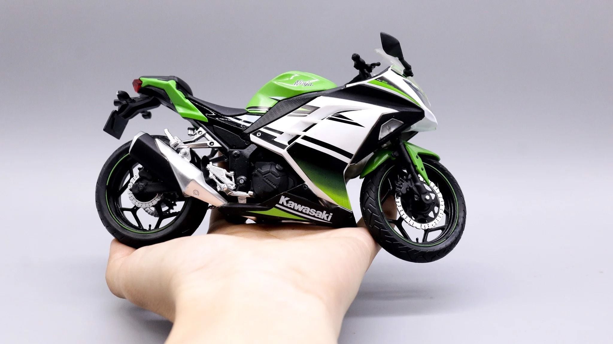  Mô hình xe mô tô Kawasaki Ninja 250 tỉ lệ 1:12 Automax 5796 