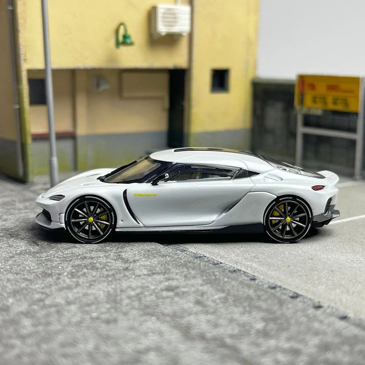  Mô hình xe Koenigsegg Gemera tỉ lệ 1:64 HKM model OT64205 