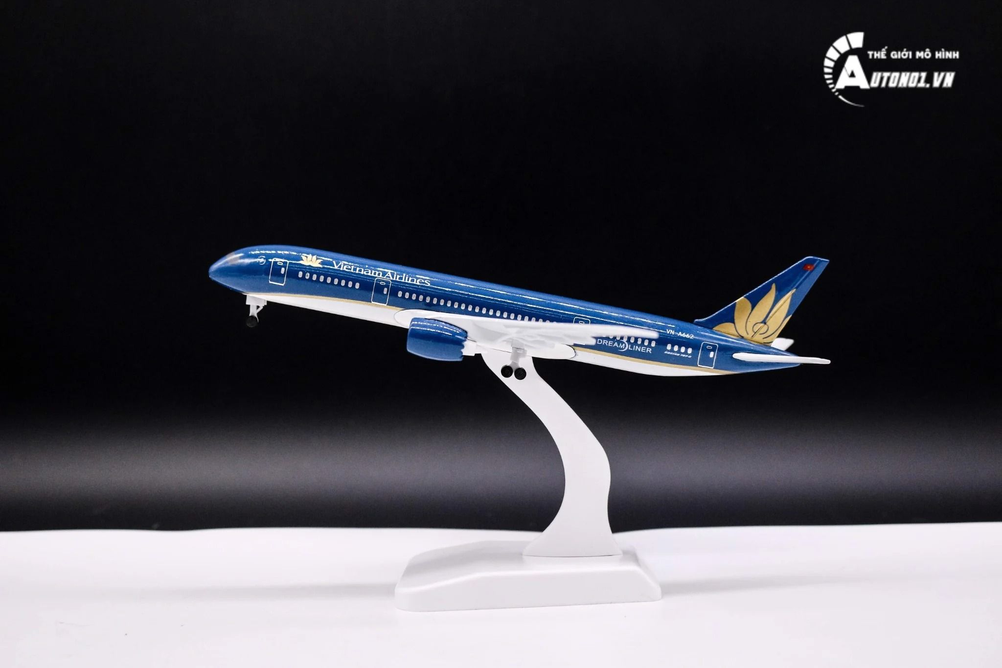  Mô hình máy bay Viet Nam Airlines Boeing B787 Dreamliner 20cm MB20012 