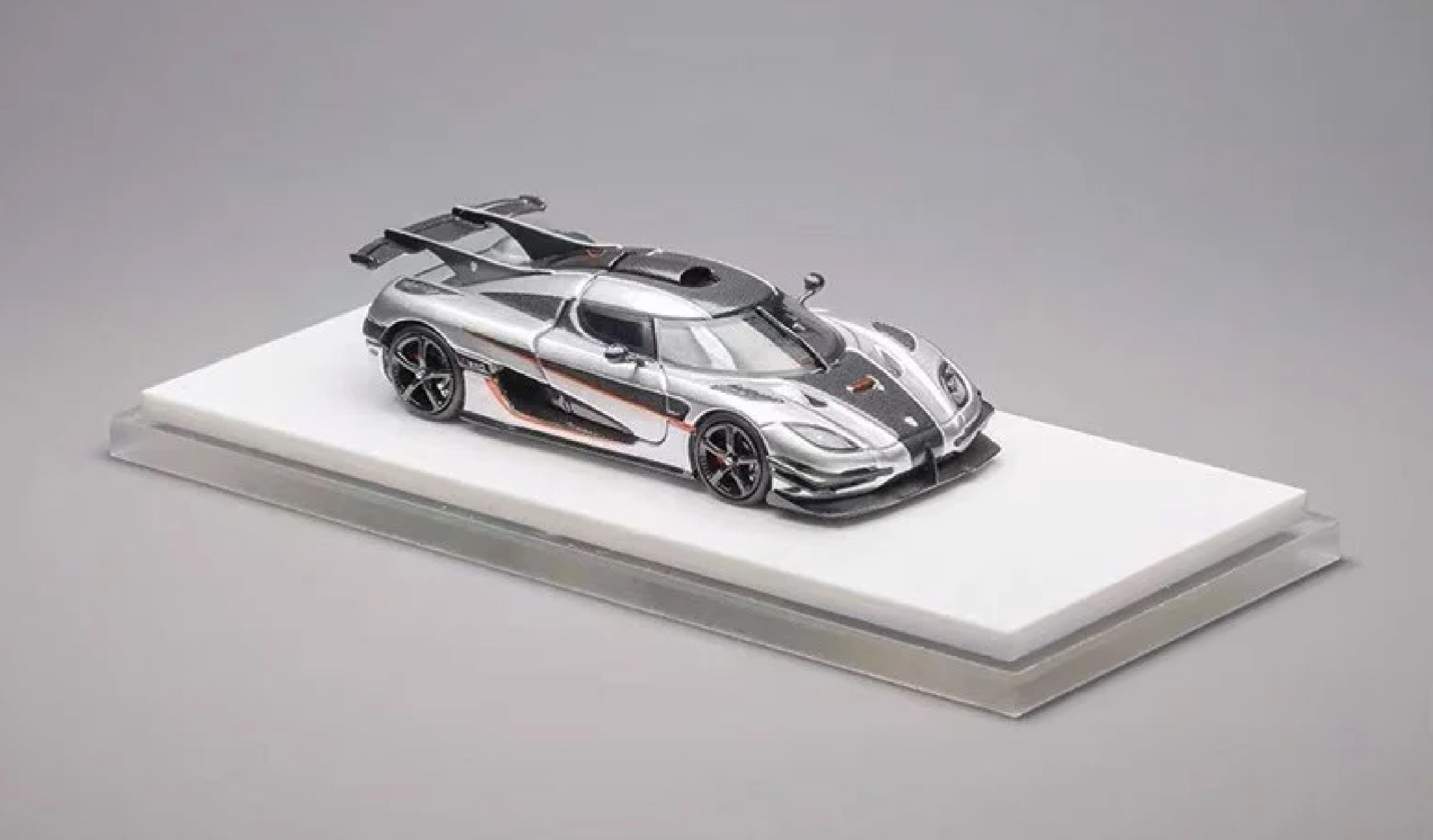  Mô hình Koenigsegg One 1 limitted 999 pcs carbon silver tỉ lệ 1:64 TPC model 