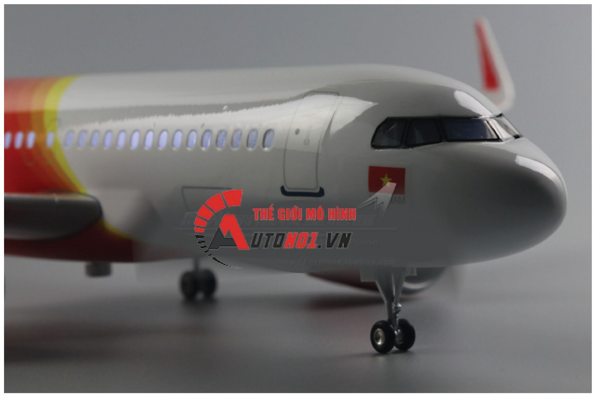  Mô hình máy bay Vietjet Air Airbus A320 47cm 1:130 có đèn led tự động theo tiếng vỗ tay hoặc chạm MB47003 