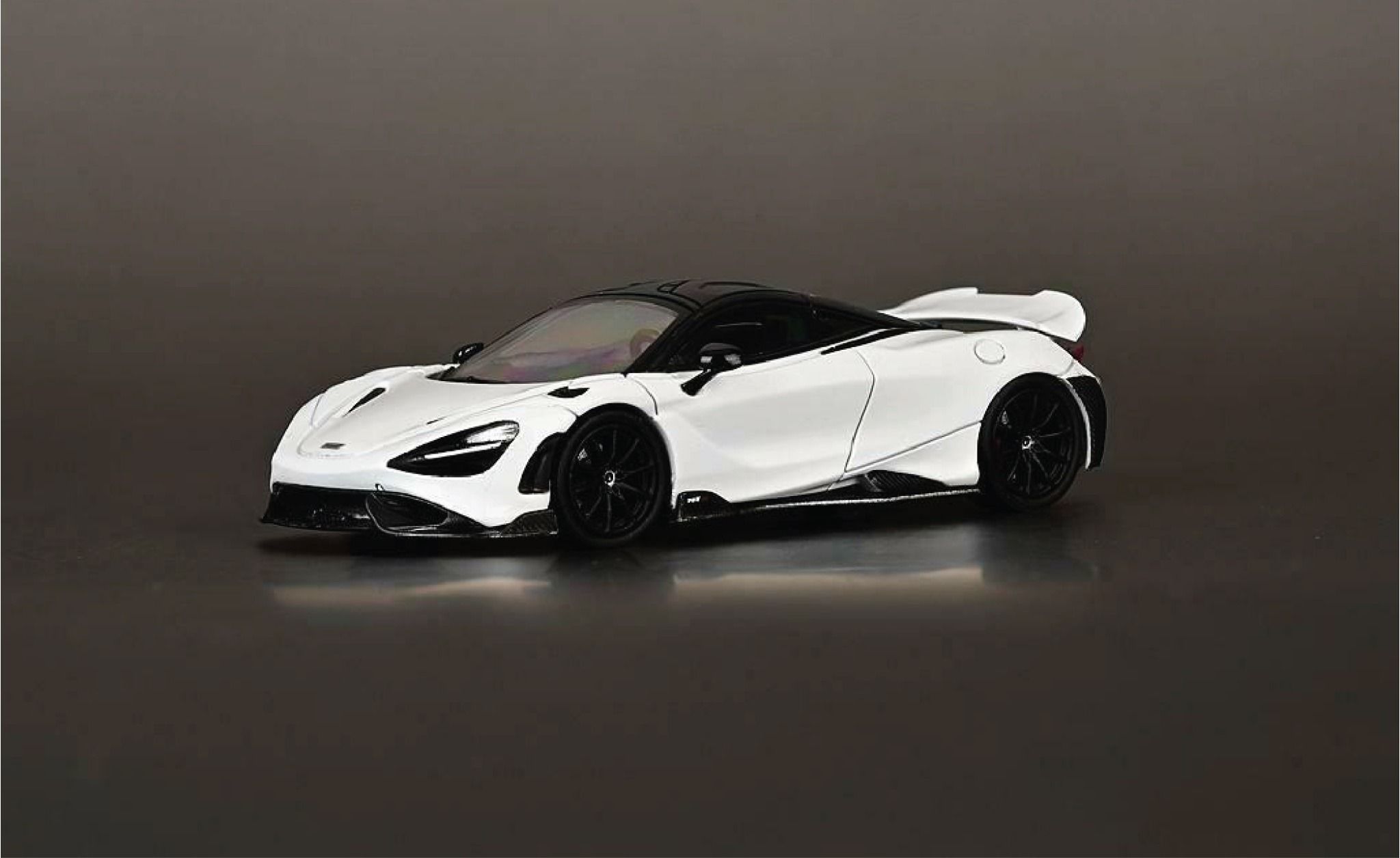  Mô hình Mclaren 765LT tỉ lệ 1:64 CM Model 