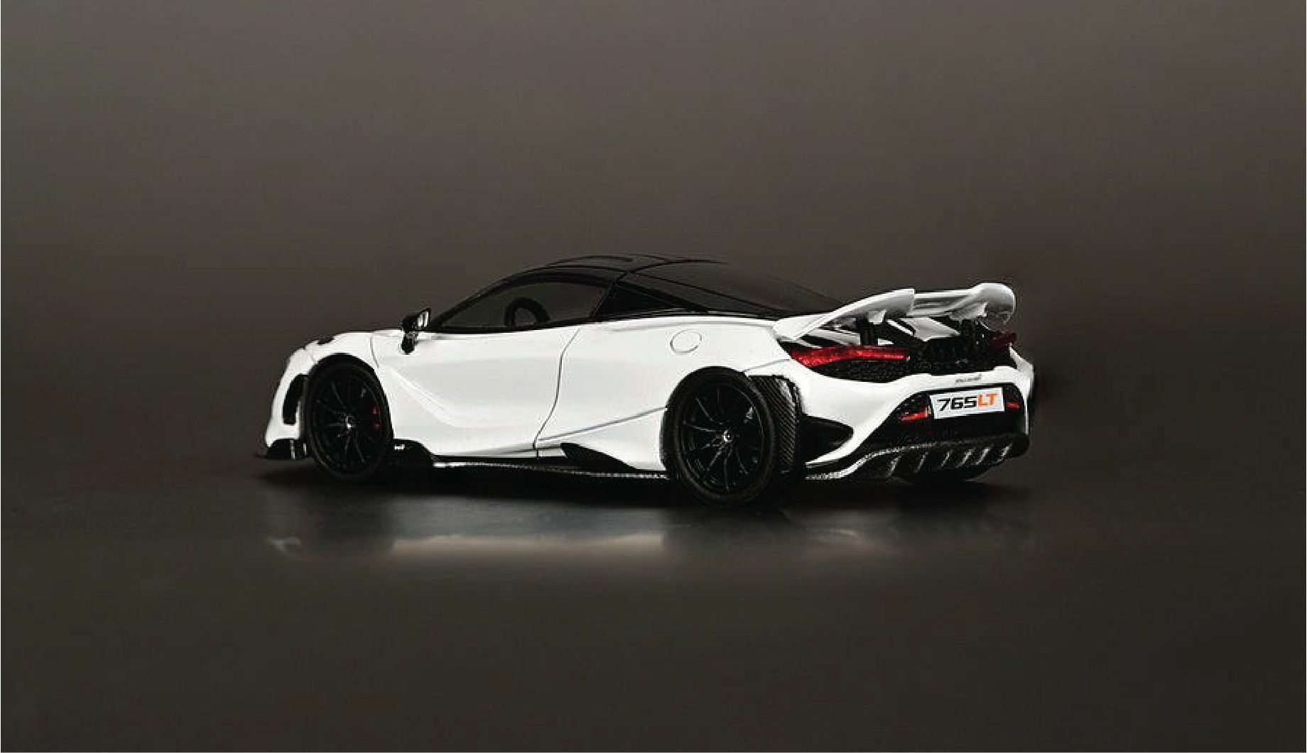  Mô hình Mclaren 765LT tỉ lệ 1:64 CM Model 