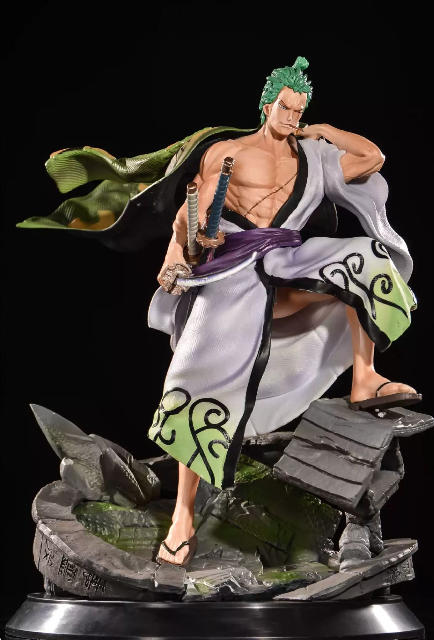  Mô hình nhân vật Onepiece Wano Zoro tam kiếm đứng trên ngói 35cm FG211 