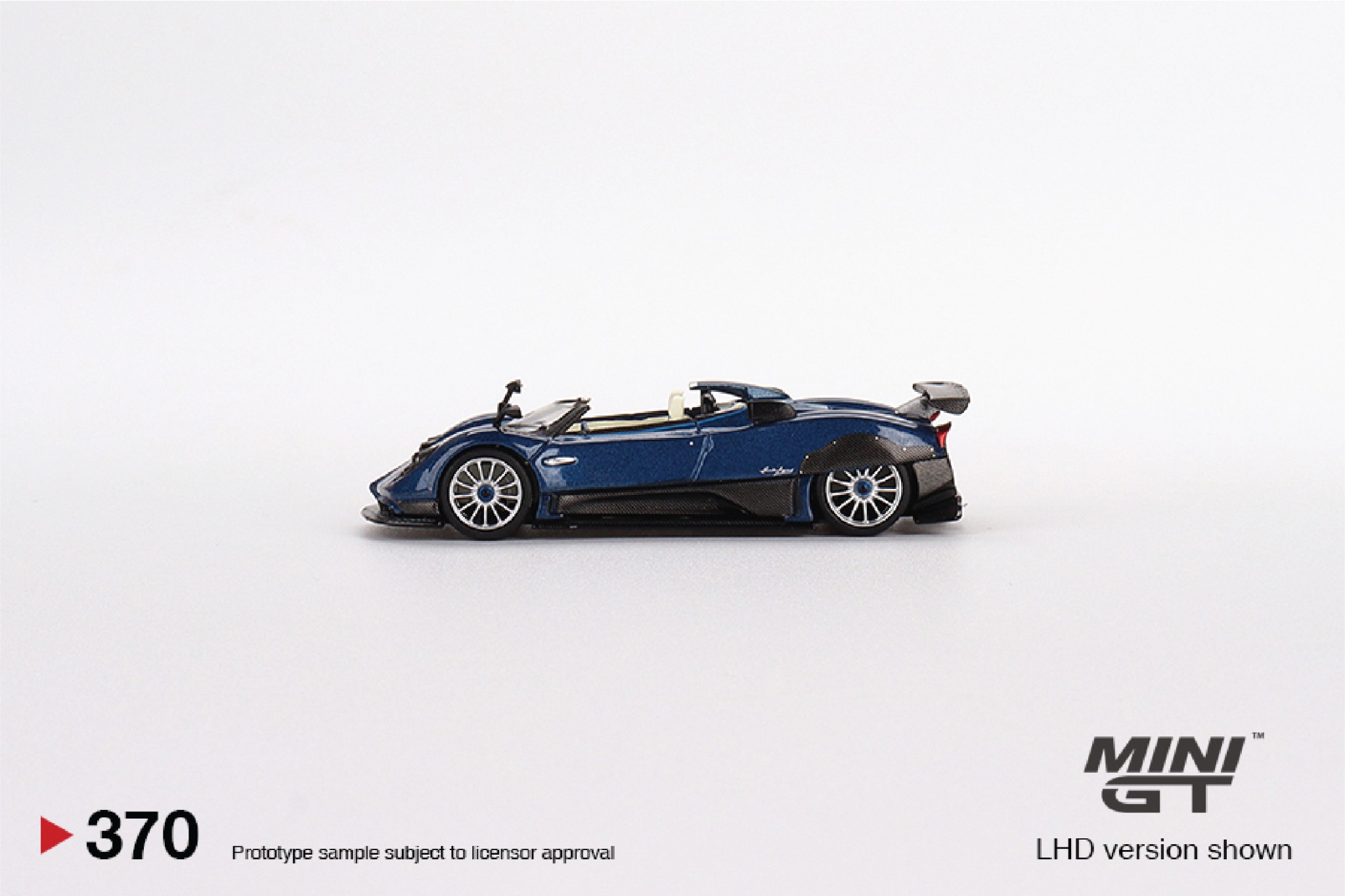  Mô hình xe Pagani Zonda HP Barchetta Blue Tricolore tỉ lệ 1:64 MiniGT MGT00370 