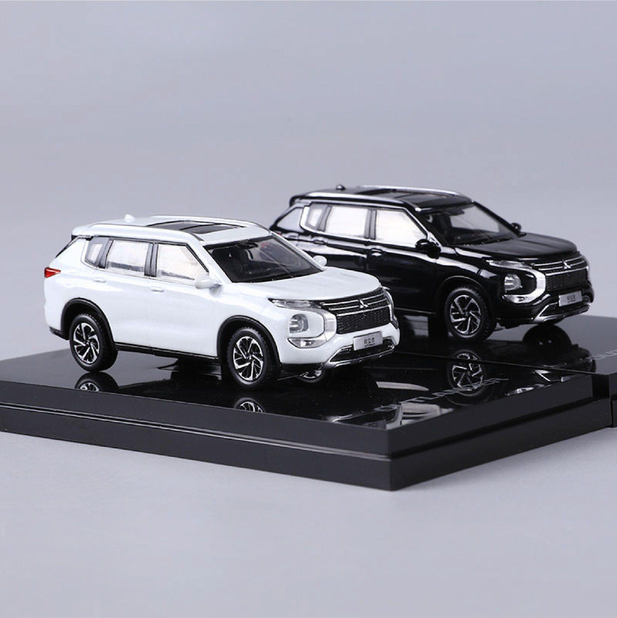  Mô hình xe Mitshubishi Outlander SUV 2023 tỉ lệ 1:64 Dealer OT64001 