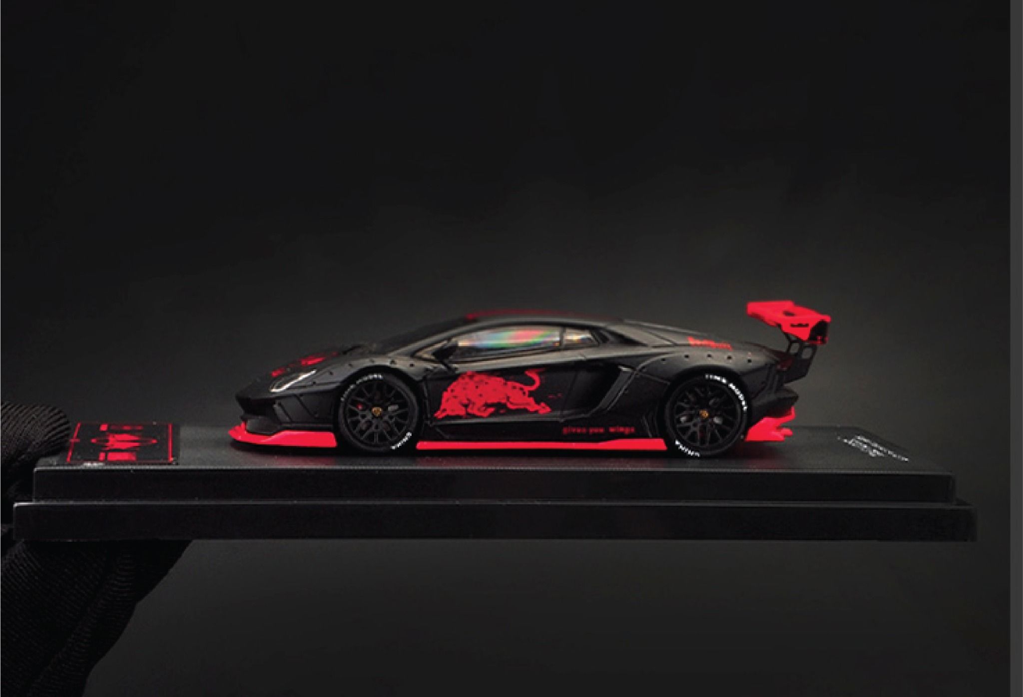  Mô hình xe Lamborghini Aventador LP700 1.0 Red Bull Cool Black tỉ lệ 1:64 TM640205 Time Micro 