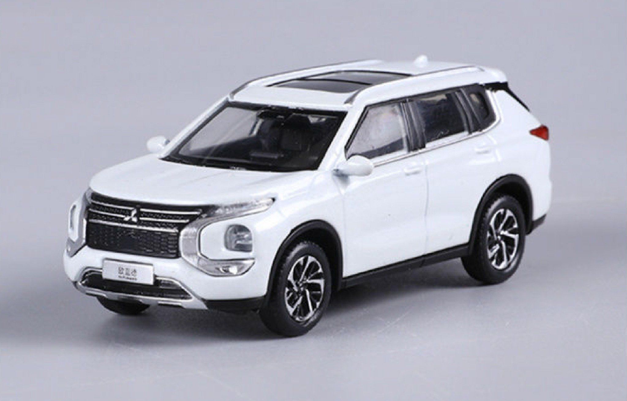  Mô hình xe Mitshubishi Outlander SUV 2023 tỉ lệ 1:64 Dealer OT64001 