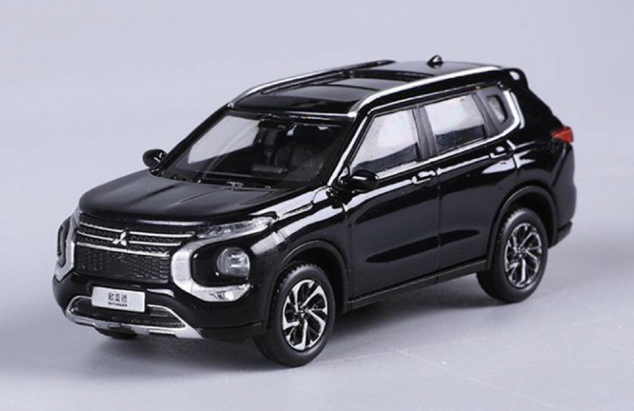  Mô hình xe Mitshubishi Outlander SUV 2023 tỉ lệ 1:64 Dealer OT64001 