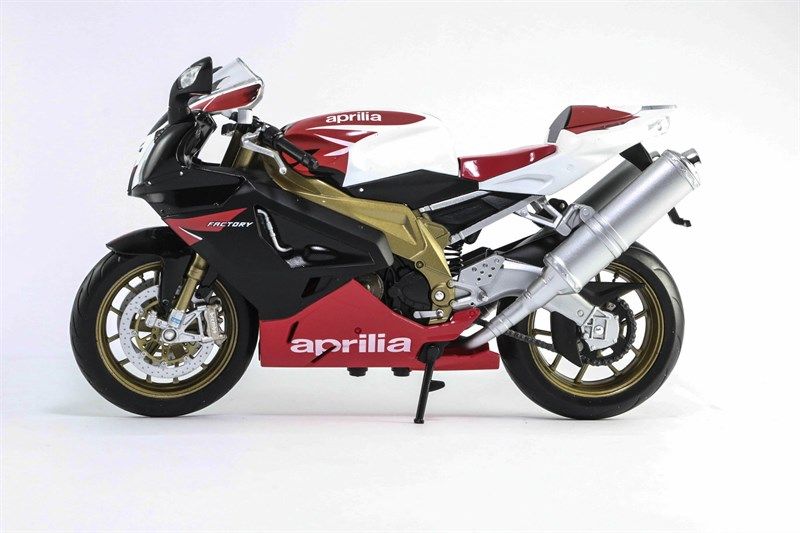  XE MÔ HÌNH MÔ TÔ APRILIA RSV 1000R FACTORY BLACK WHITE 1:10 WELLY 