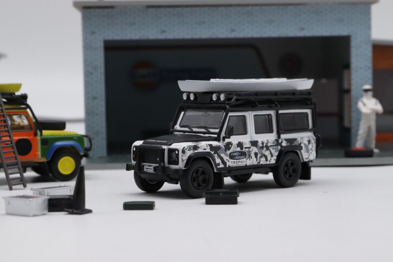  Mô hình xe Land Rover Guard 110 Trophy custom tỉ lệ 1/64 Master model 