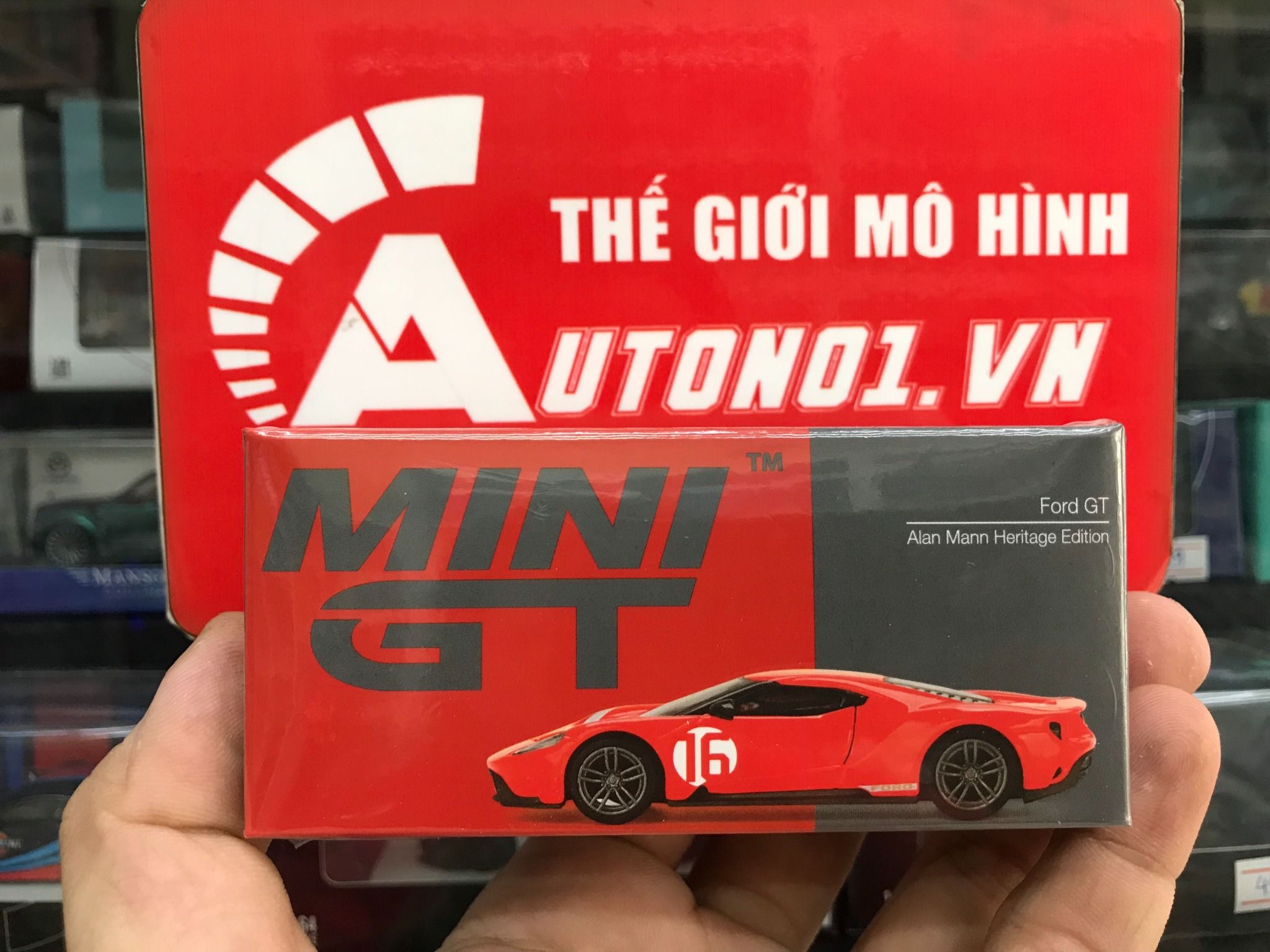  Mô hình xe Ford GT Alan Mann Heritage Edition tỉ lệ 1:64 MiniGT 