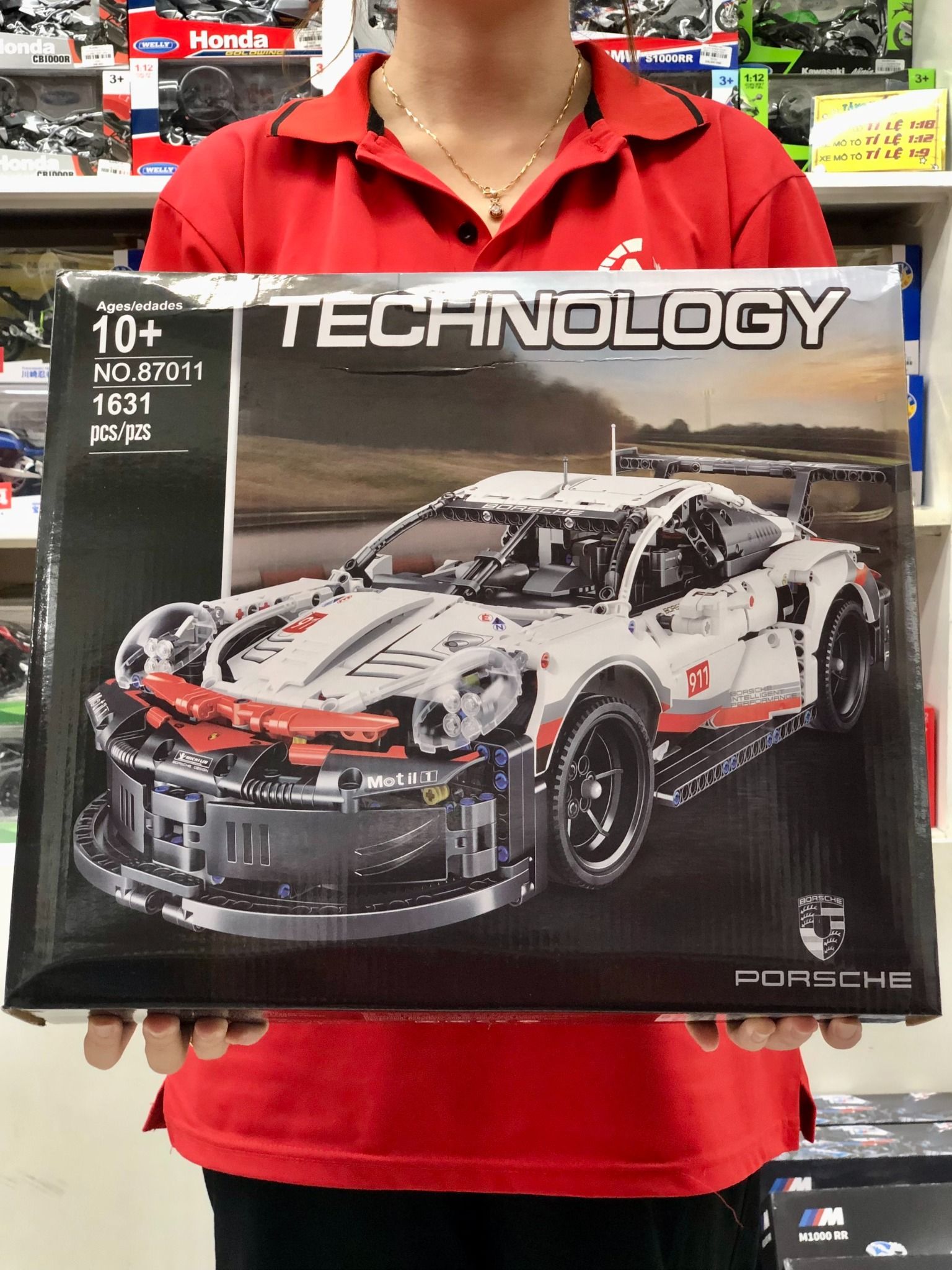  Mô hình xe ô tô lắp ghép Porsche 911 RSR Technic 1580 pcs tỉ lệ 1:10 LG004 