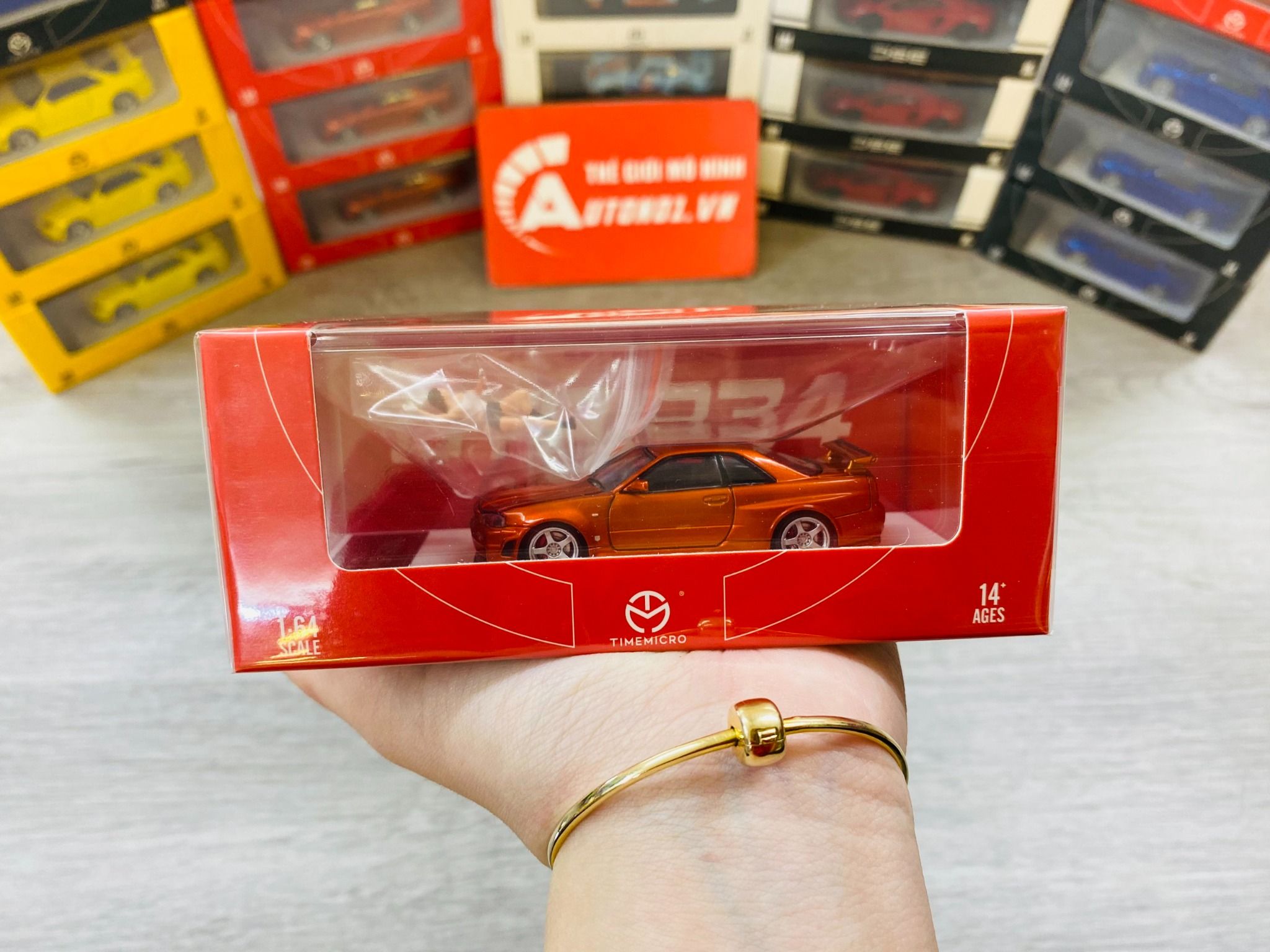  Mô hình xe Nissan GTR34 orange metal mở được capo trước tỉ lệ 1:64 Time micro TM643408 