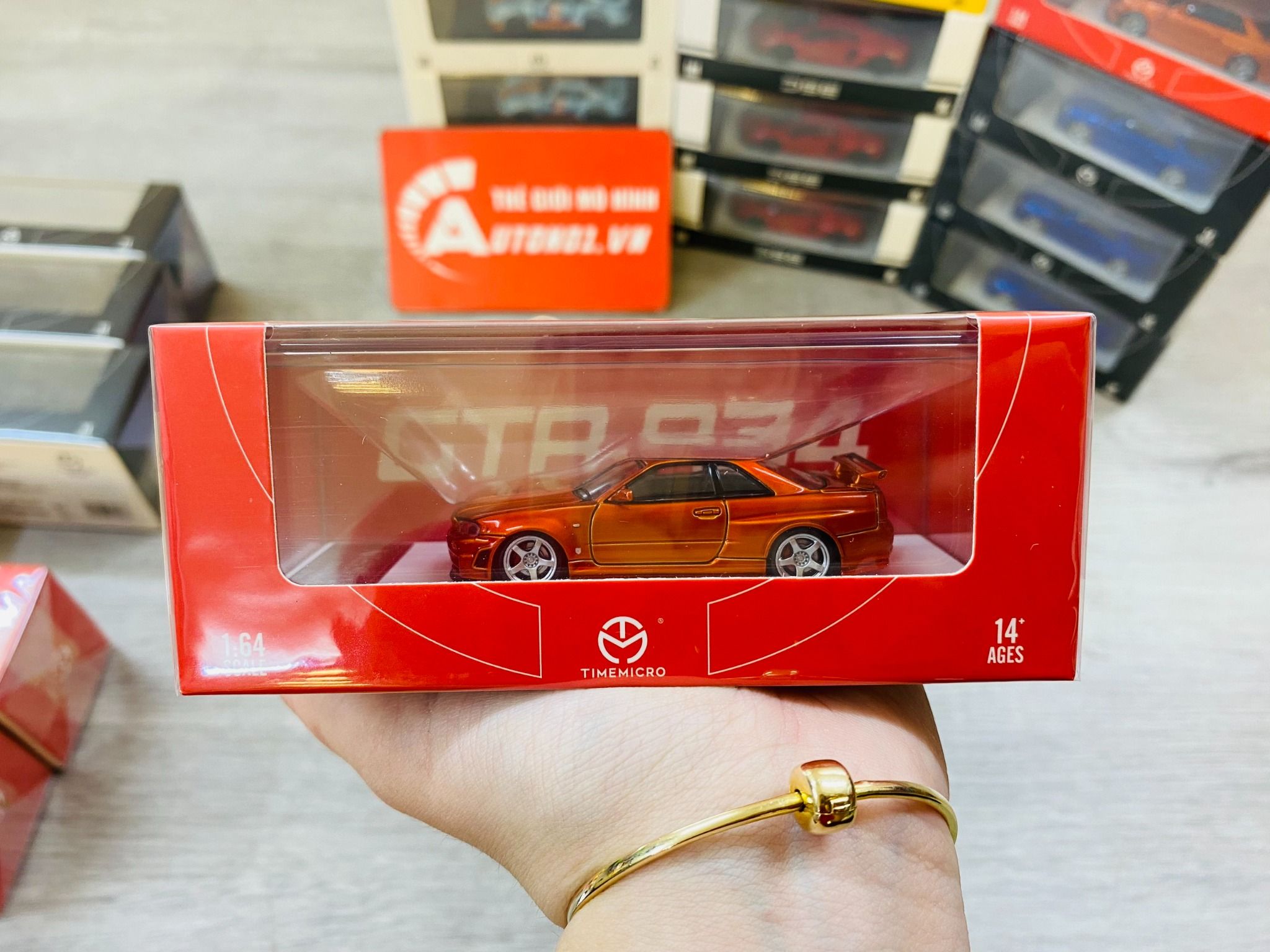  Mô hình xe Nissan GTR34 orange metal mở được capo trước tỉ lệ 1:64 Time micro TM643408 