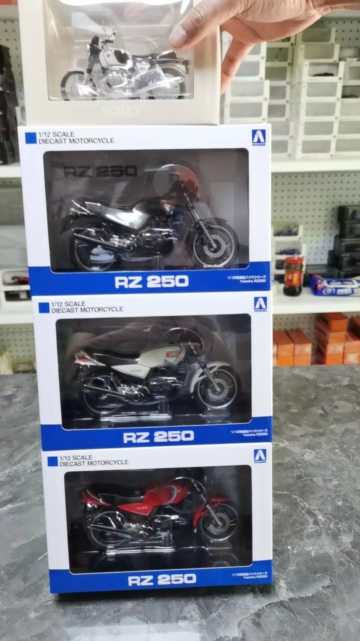  Mô hình xe Yamaha RZ250 tỉ lệ 1:12 Aoshima MT024 