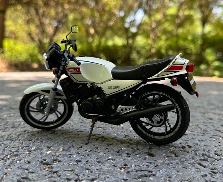  Mô hình xe Yamaha RZ250 tỉ lệ 1:12 Aoshima MT024 