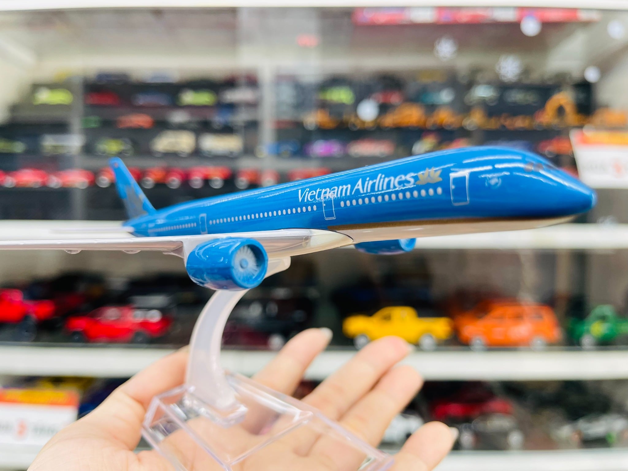  Mô hình máy bay Vietnam Airlines VN-A886 Airbus A350-900 16cm MB16114 